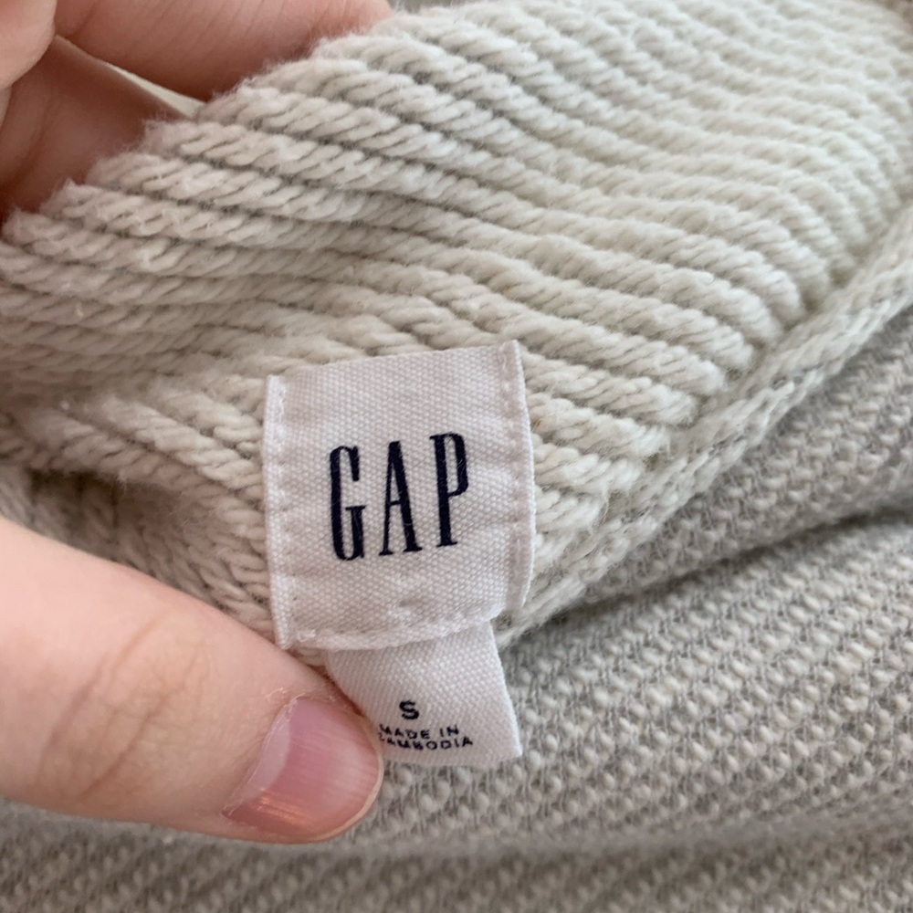 GAP BRAND NEW SWEATER WOMENS SMALL